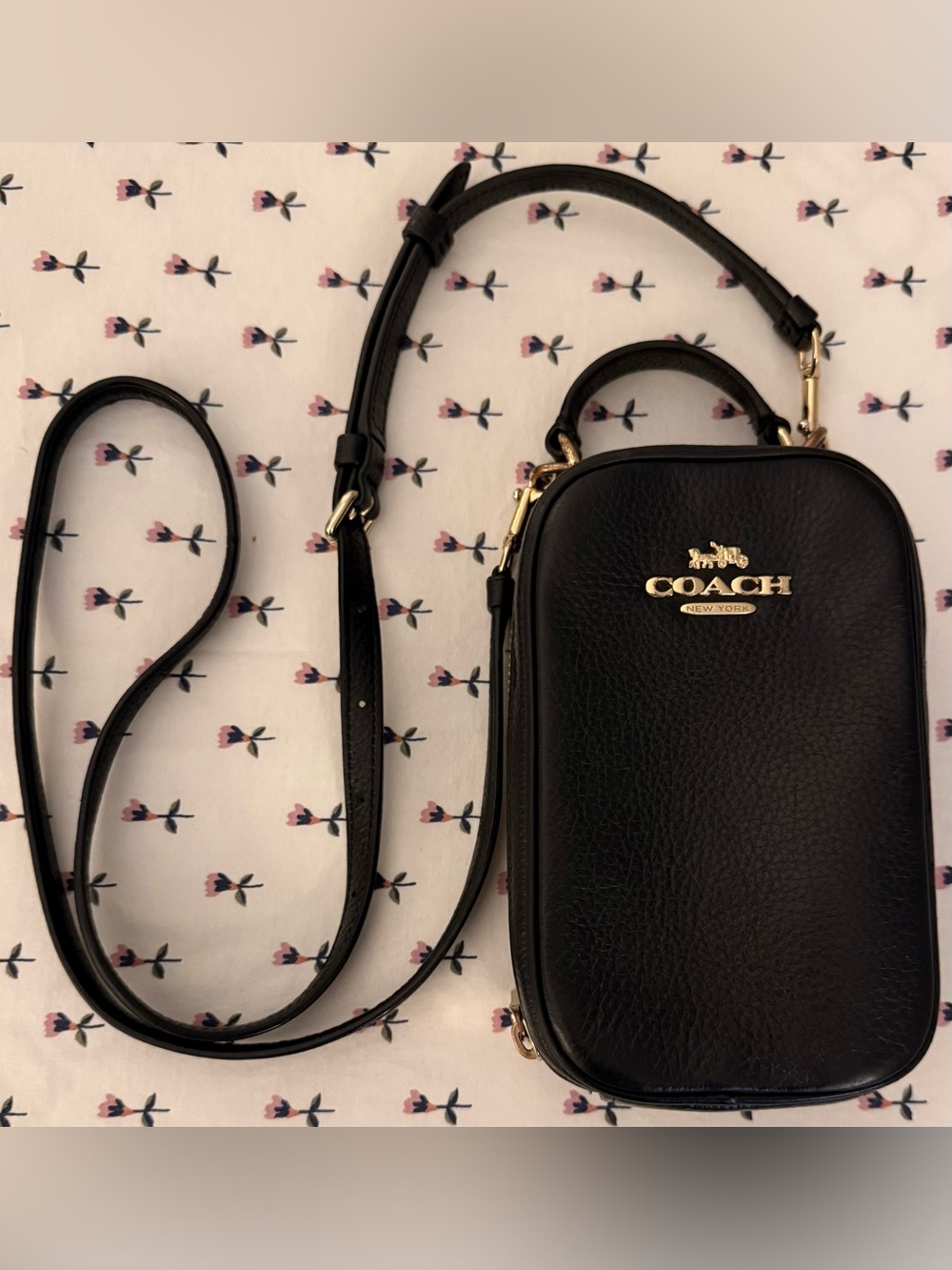 Coach Eva Phone Crossbody CB854 – Black – EUC